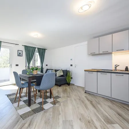 - Mountain View & Parking *