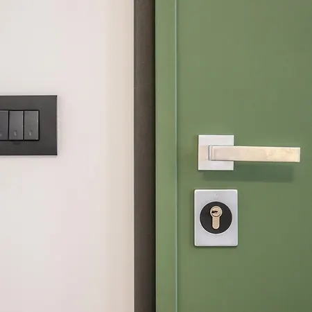 - Mountain View & Parking Apartment