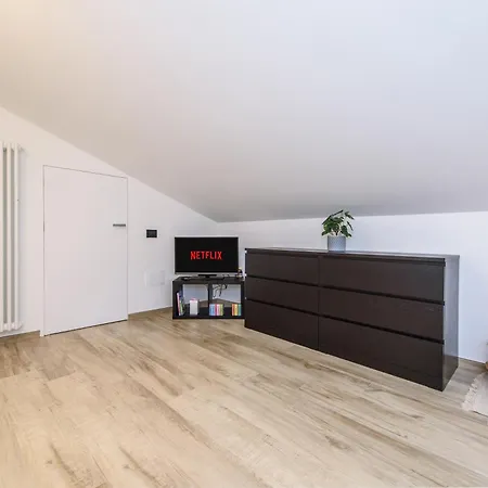 Apartment - Mountain View & Parking *