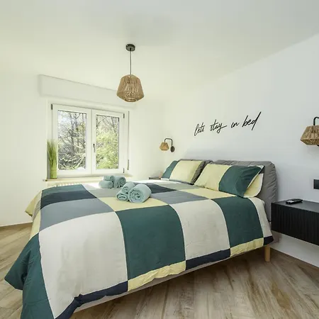 - Mountain View & Parking Apartment *